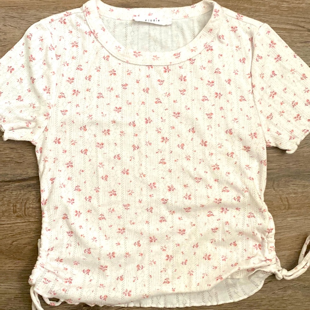 Elodie Floral Tee Short Sleeve Shirt Brandy Melville Floral Style Nordstrom